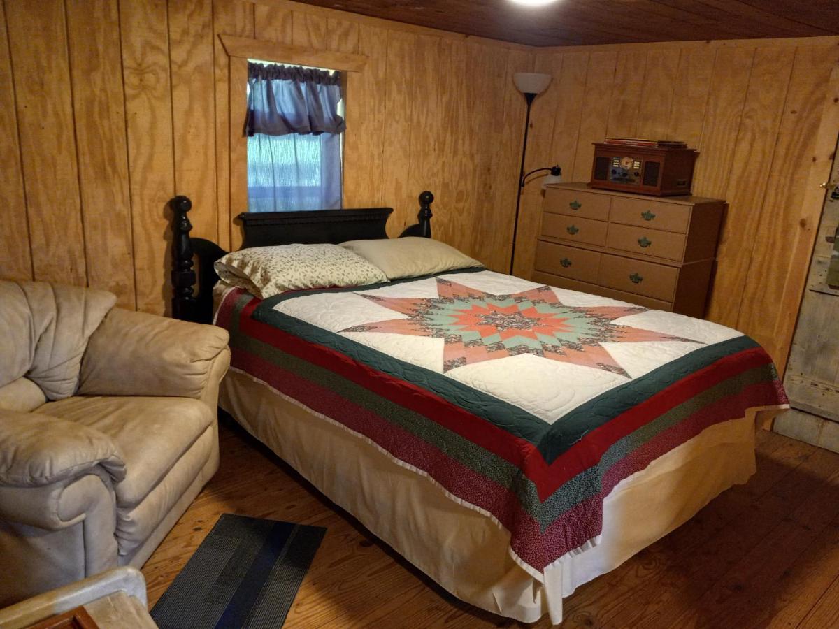 Adorable 1 Bedroom Honey House Rusk Exterior photo
