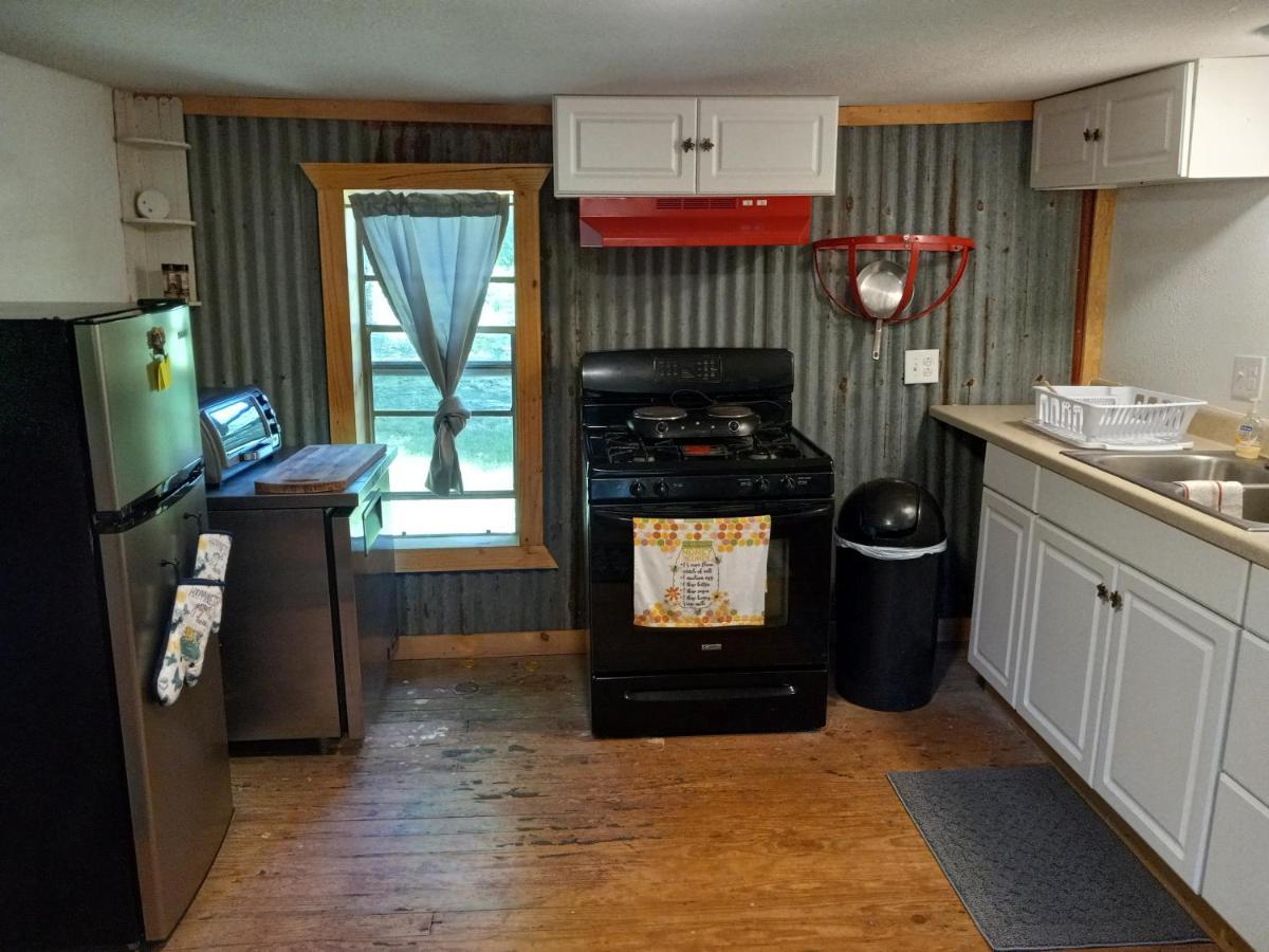 Adorable 1 Bedroom Honey House Rusk Exterior photo
