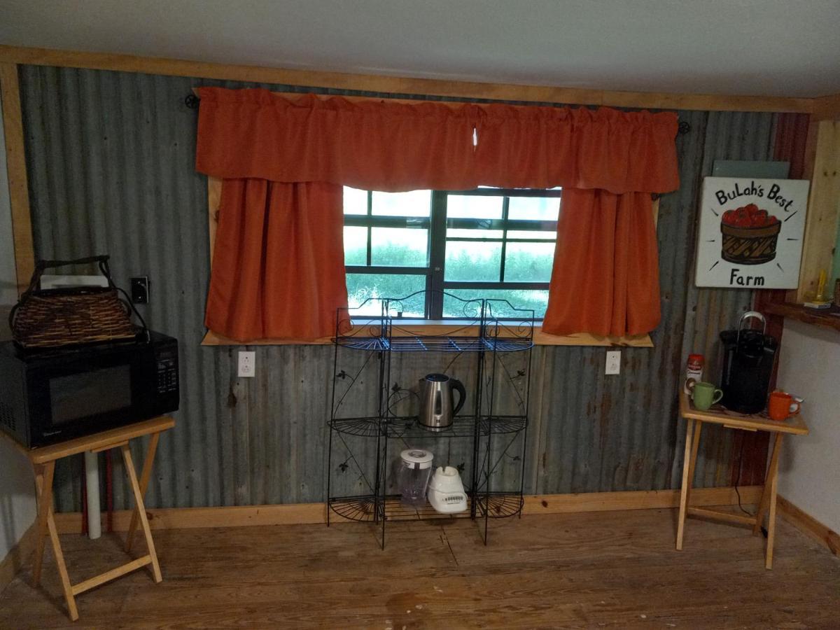 Adorable 1 Bedroom Honey House Rusk Exterior photo